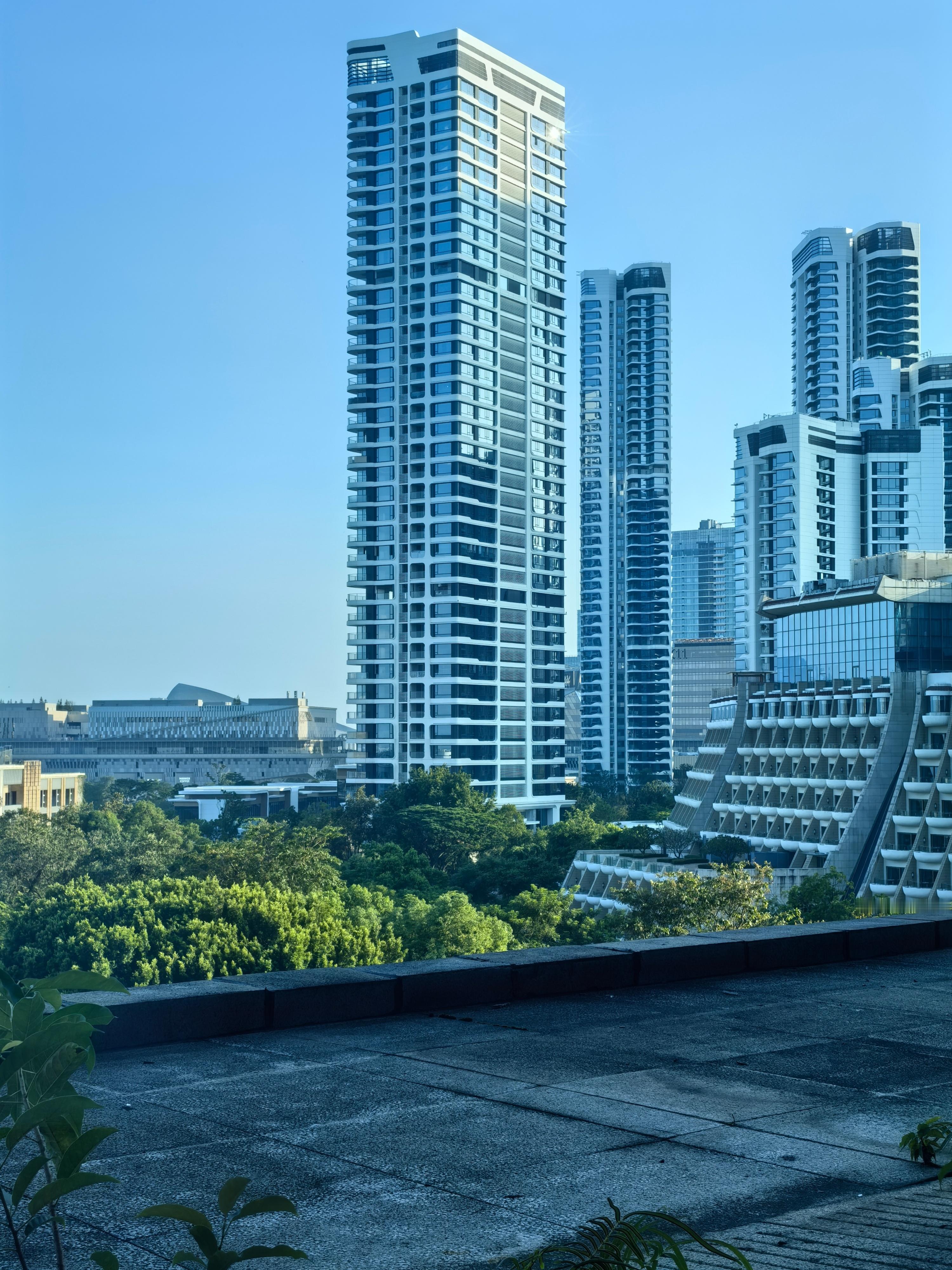 深圳蛇口海边这住宅看着应该挺贵吧？ ​​​