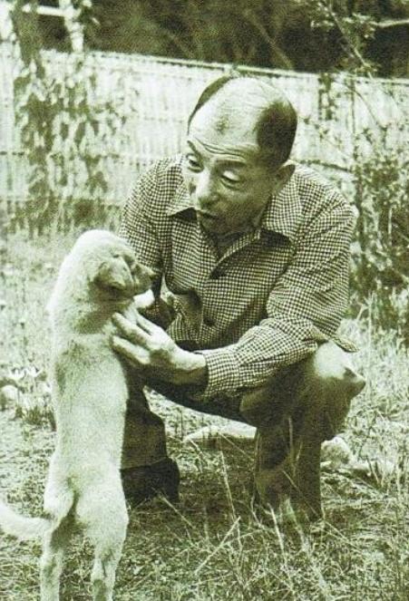 1975年4月6日凌晨，张群打电话告诉了张学良，说蒋介石已于昨夜病死。当时，屋外