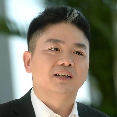 当年，刘强东给母校捐了 1000万，指定资助贫困大学生，可两年后这笔钱却原封不动