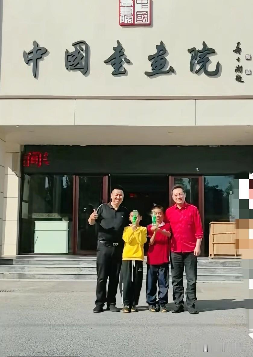 李明同学参观《中国书画院》！
两个“书法大家”让一个13岁孩子给弄破防了，两位大