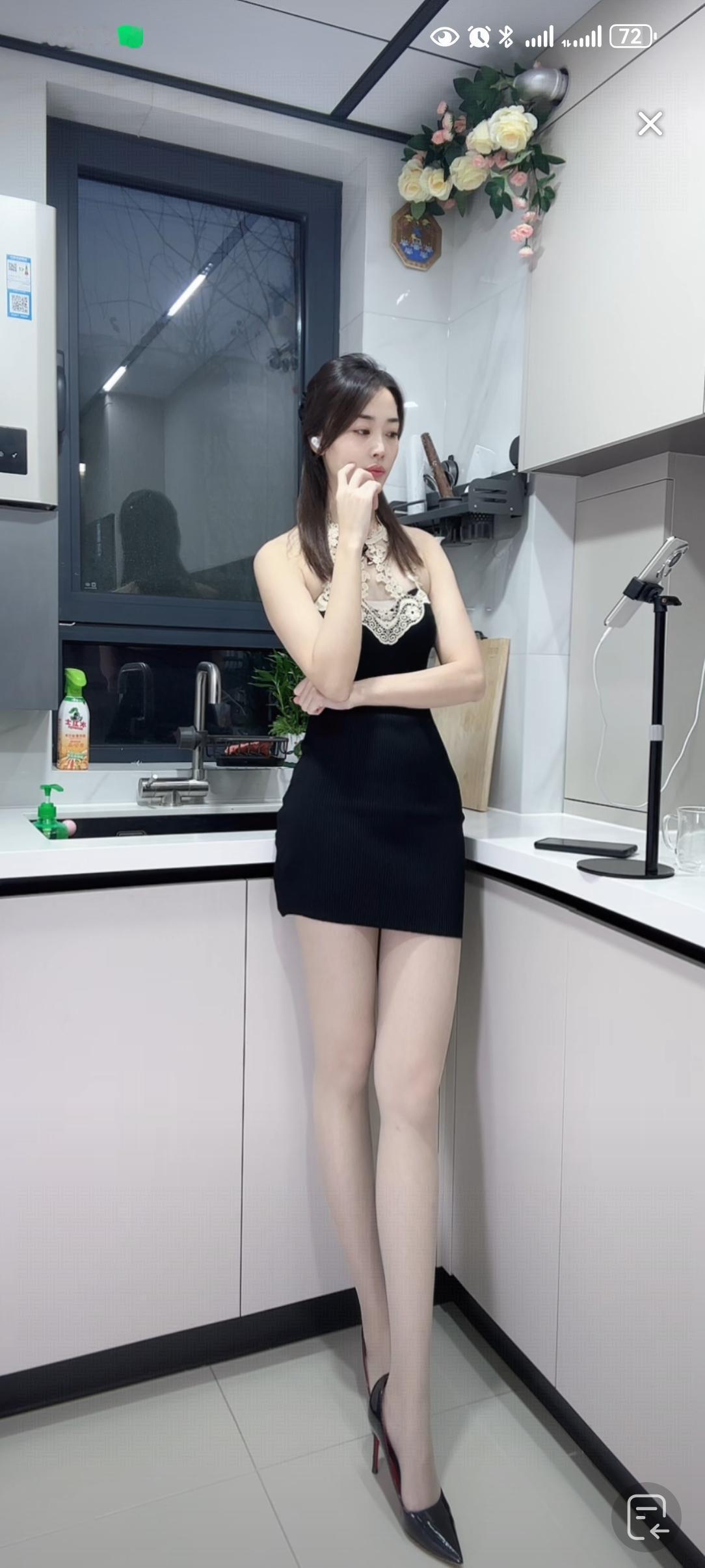 现在为啥越来越的的女性进去直播行业？