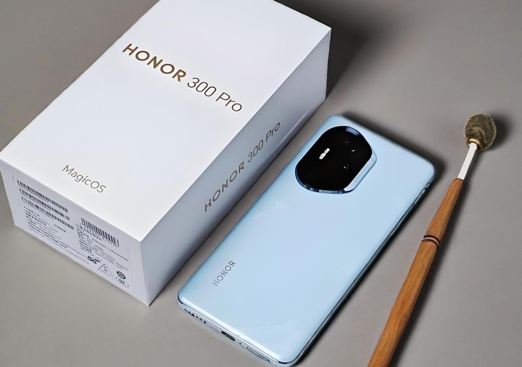 荣耀300 Pro，如果要问这台手机到底怎么样？我跟你讲“旗舰谈不上”，但如果要