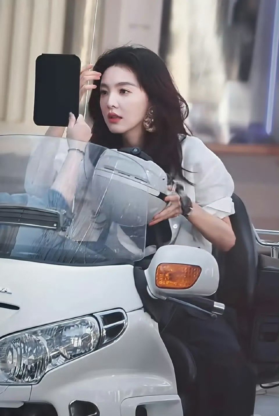 非常权威的现偶女主这现偶女主就应该长这样 这两天服化道正常了提意见还是有用的 还