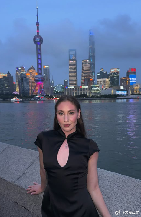 发现李冰洁的主要对手基尔皮奇尼科娃最近一段日子在上海。这妹子好像巴黎奥运会拿到亚