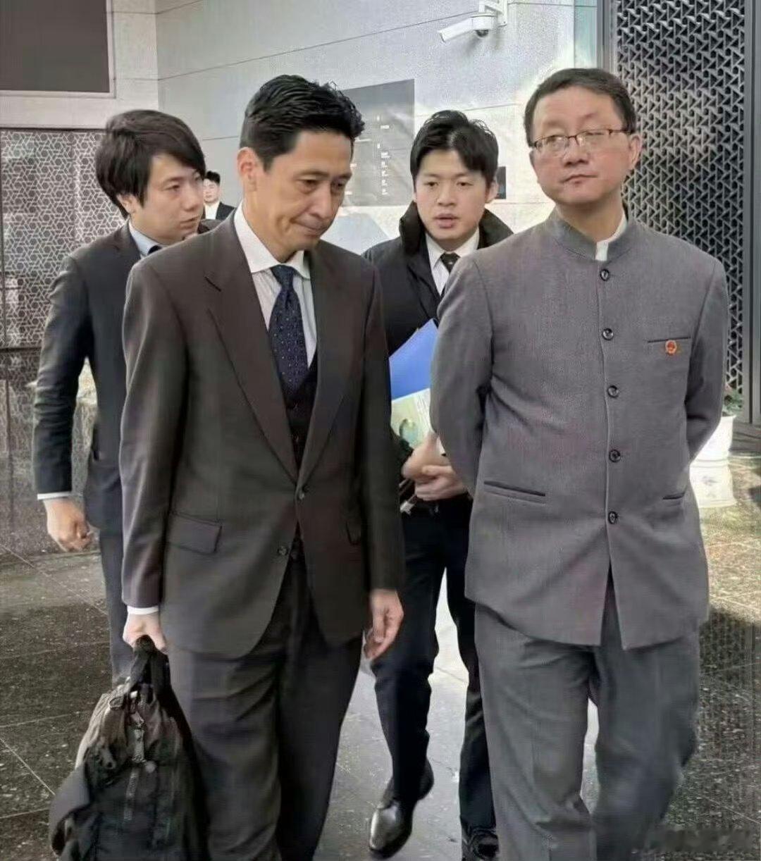 外媒传言，当时让日本人俯首帖耳的亚洲司司长刘劲松将出任驻驻澳大利亚大使个人感觉印