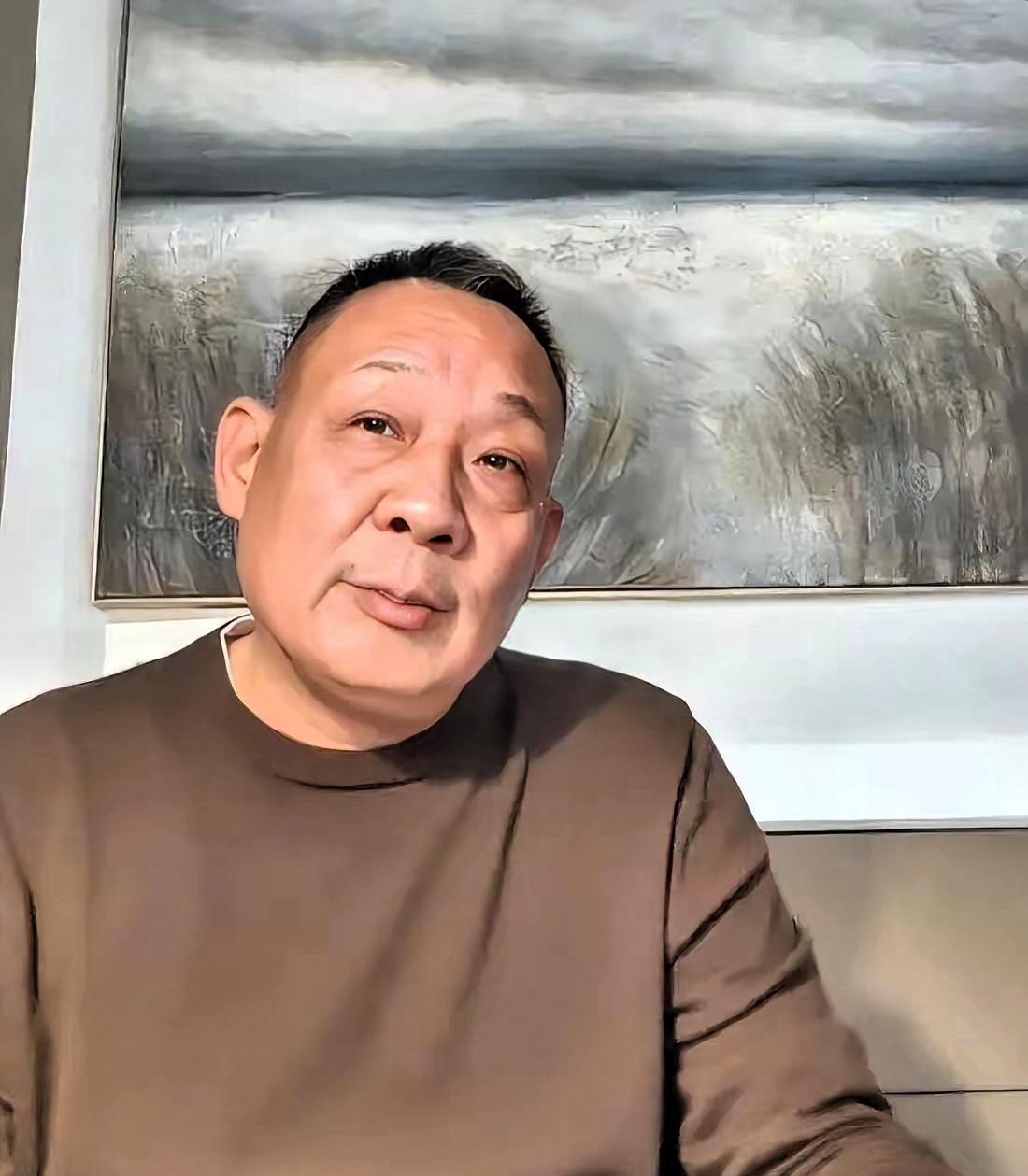 大家有没有觉得
​于东来越来越不对劲了
​倒不是因为他变得不成功了，而是因为他越