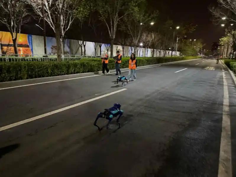 高德地图首秀“机器狗”！阿里首款具身机器人即将亮相北京马拉松赛场🔥
2026年