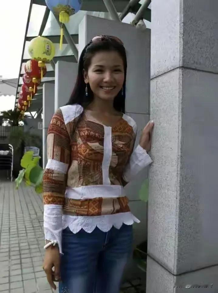 刘涛没出名时好似当年南下的打工妹，小黑皮，眼晴也不大，没想到现在这么漂亮了。