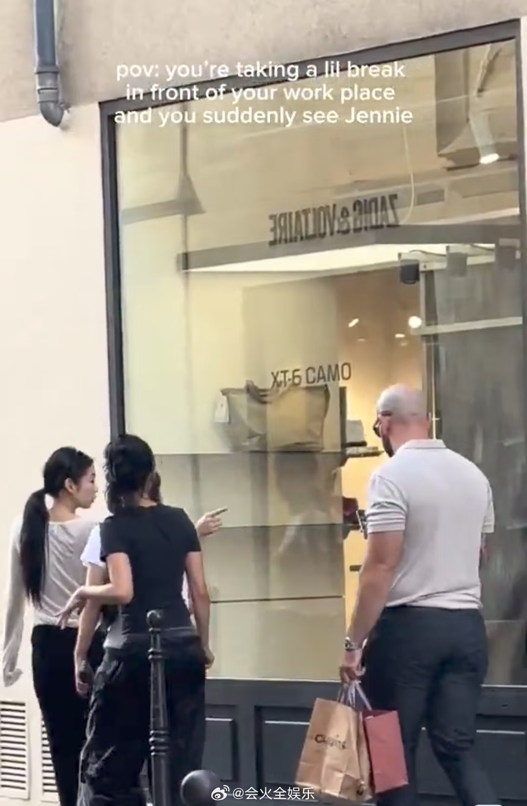 好瘦好美网友巴黎玛黑区偶遇Jennie网友在巴黎偶遇Jennie逛街 ​​​