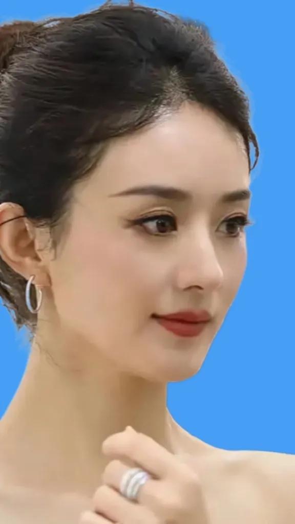 #怎么用一句话概括赵丽颖#赵丽颖是一位从平凡出身凭借自身努力在演艺界大放异彩、以