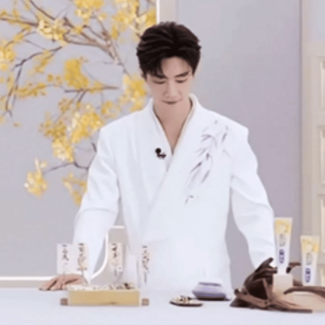 肖战强迫症犯了肖战你还说你没有强迫症哈哈哈哈哈 ​​​
