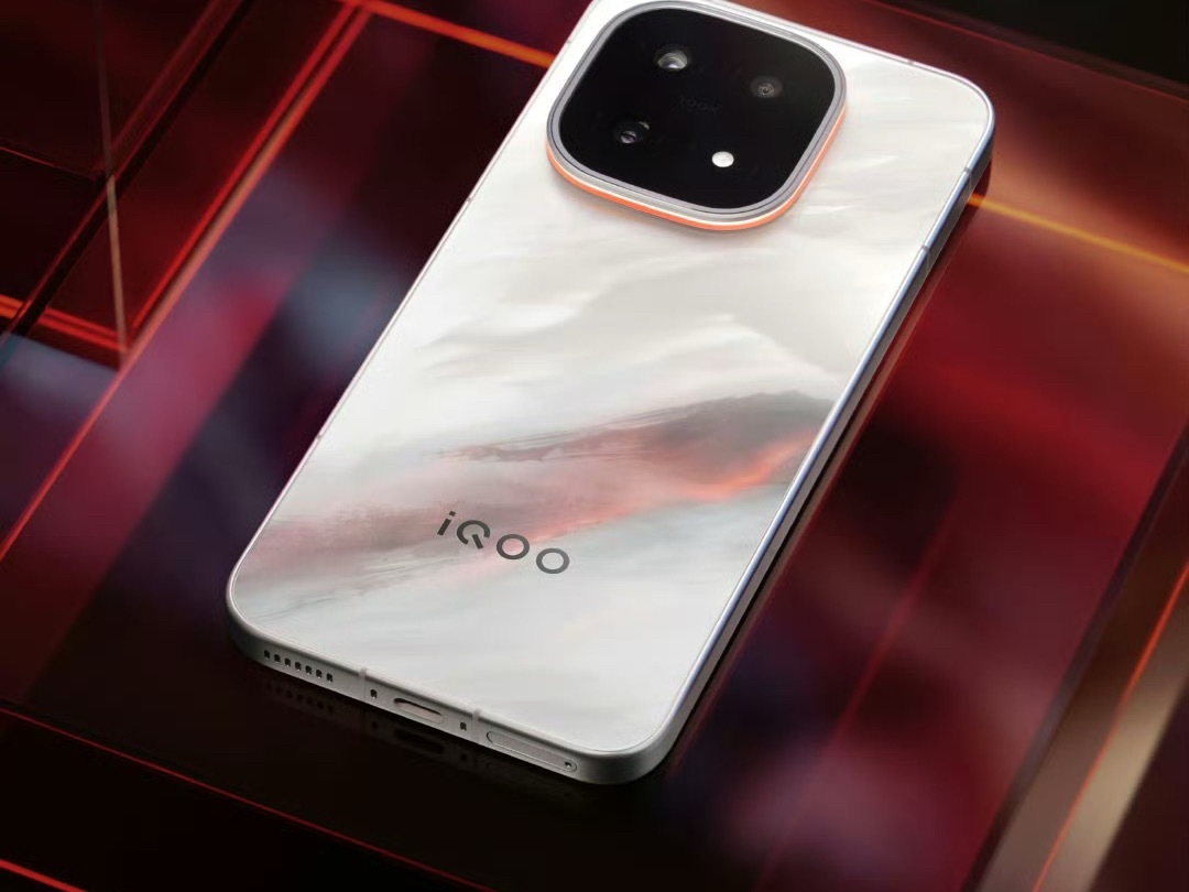 旗舰标准版哪家强下半年又开始了，再不卷就2026年了😂，iPhone17、小米