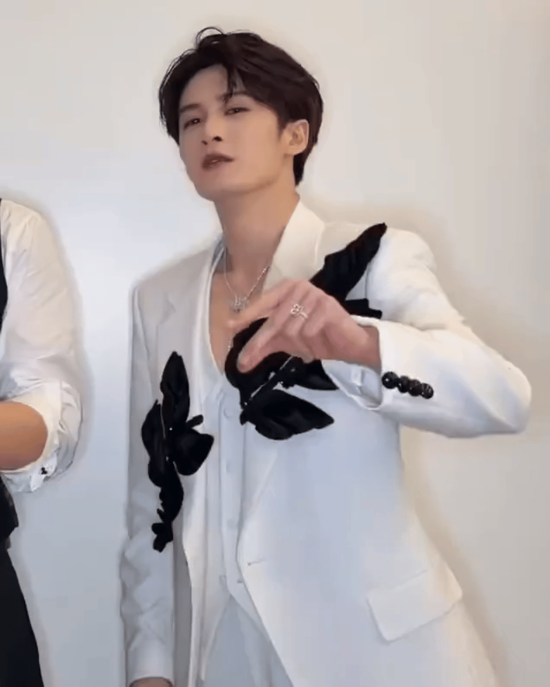 跟着大哥檀健次《Proof》手势舞学起来 檀健次proof手势舞 檀健次第三张音