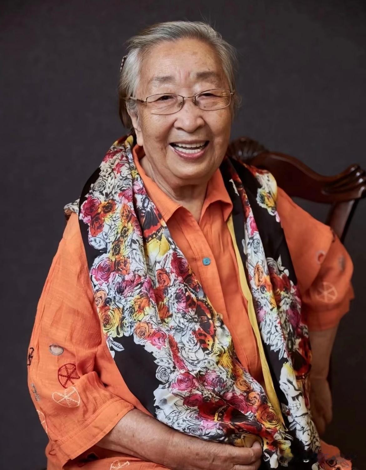 我给奶奶说了彭玉去世的消息，
奶奶沉默了很久，
突然说一句话，她说这个人是不是和