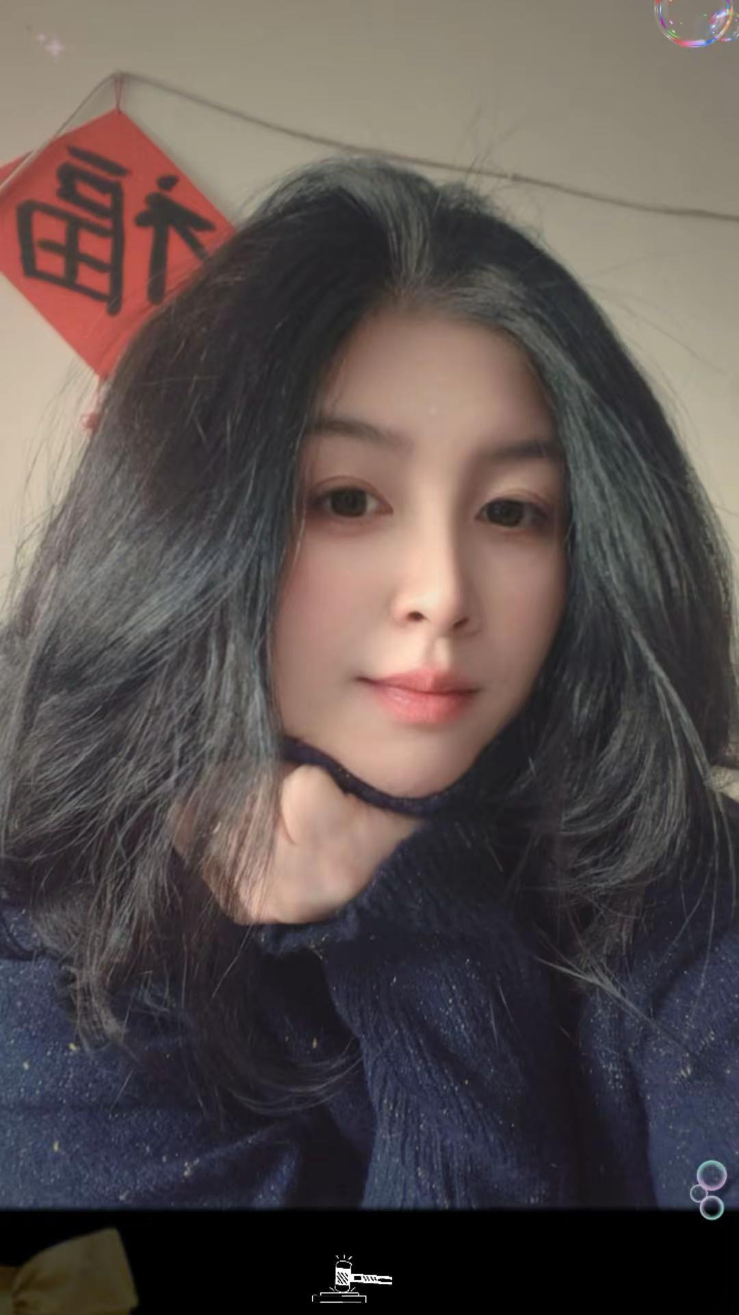 不求所有的日子都泛着光，愿每一天我们都能承载着健康，快乐，心安……