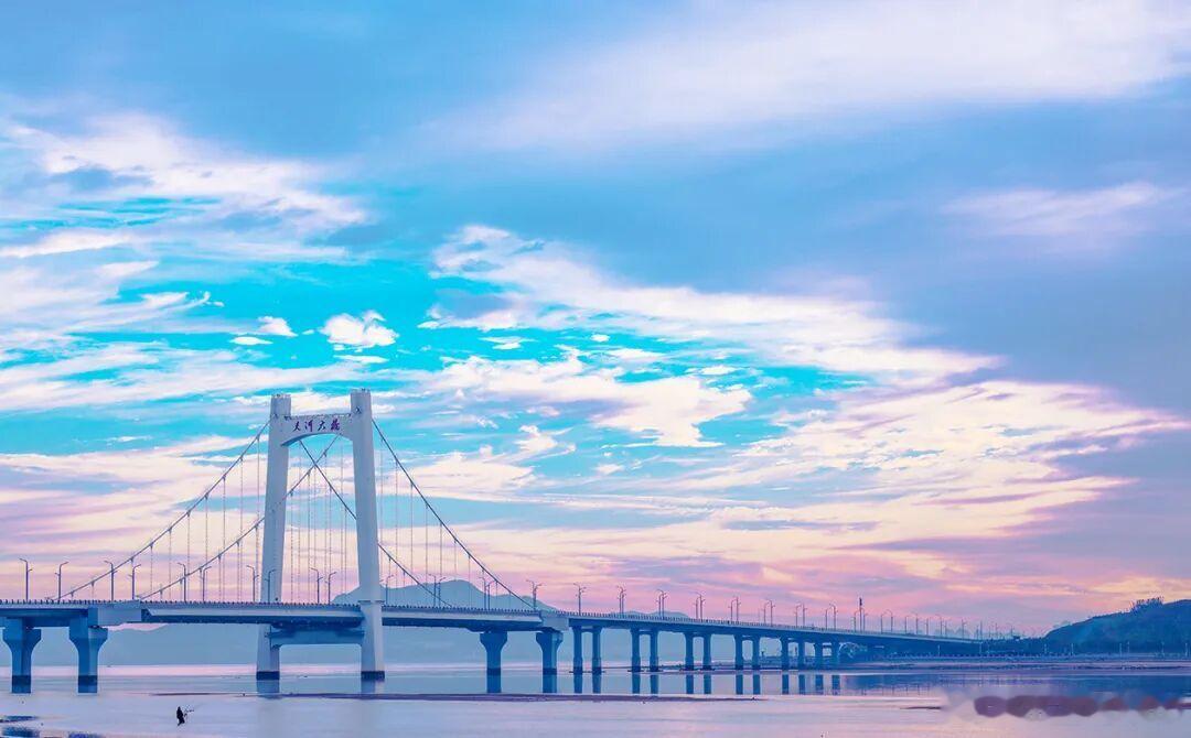 烟台秋天流行这么玩 想追日落，可以把骑行线路转向黄渤海新区~从夹河大桥出发，沿着