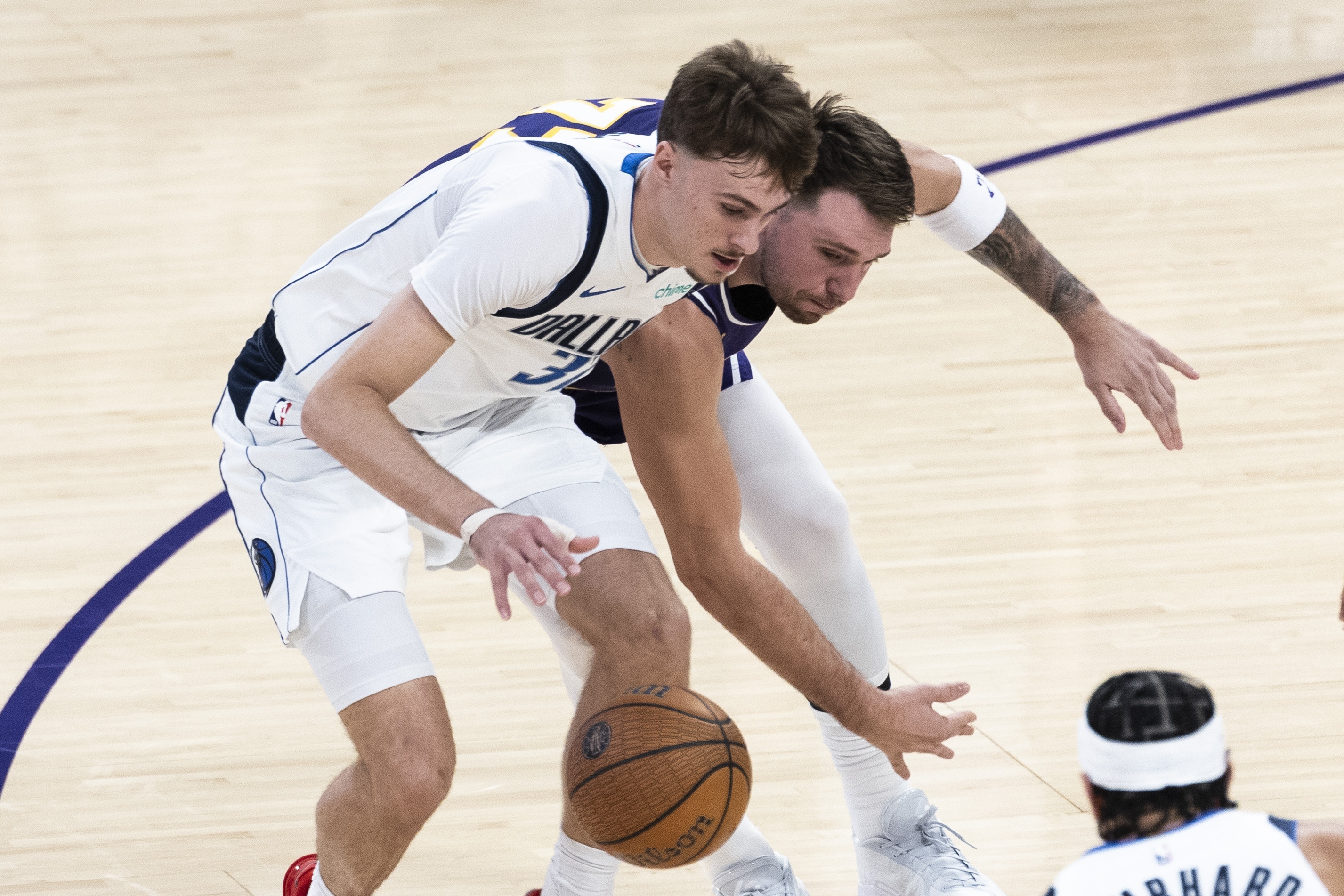 掘金主场迎战独行侠，赛前主教练小阿德尔曼接受采访，谈到了弗拉格。“老实说，我们之