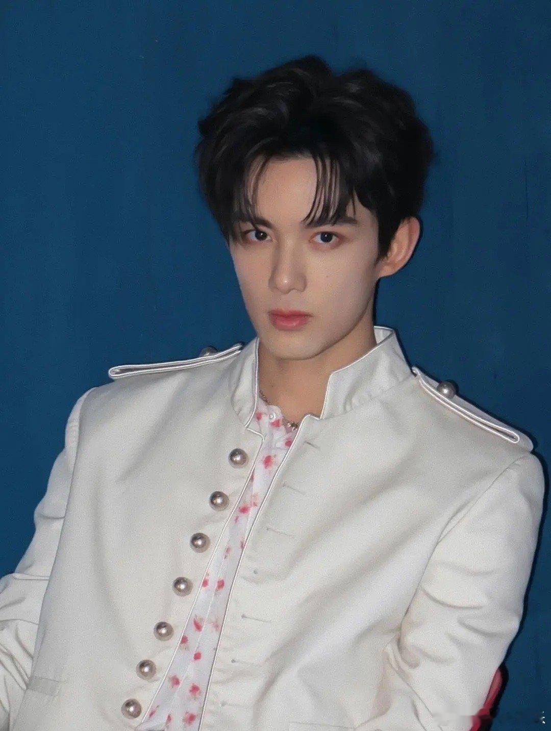 吴磊要走美妆路线了么 