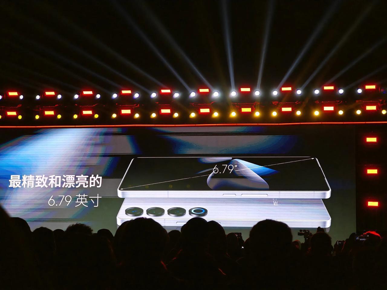 魅族特别活动正在进行，李楠回归演讲，都回来了。调侃都非常好玩啊。小米苹果都直接提