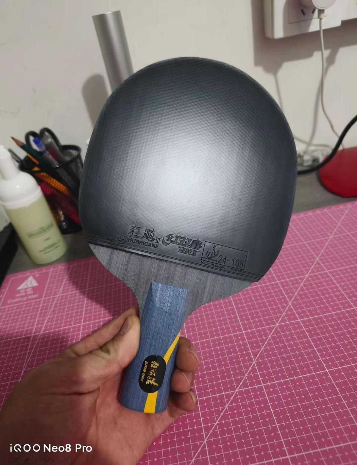 301底板一拍下去，球像长了眼睛。
蓝省一粘，旋转直接拉满，白金DNA一崩，速度