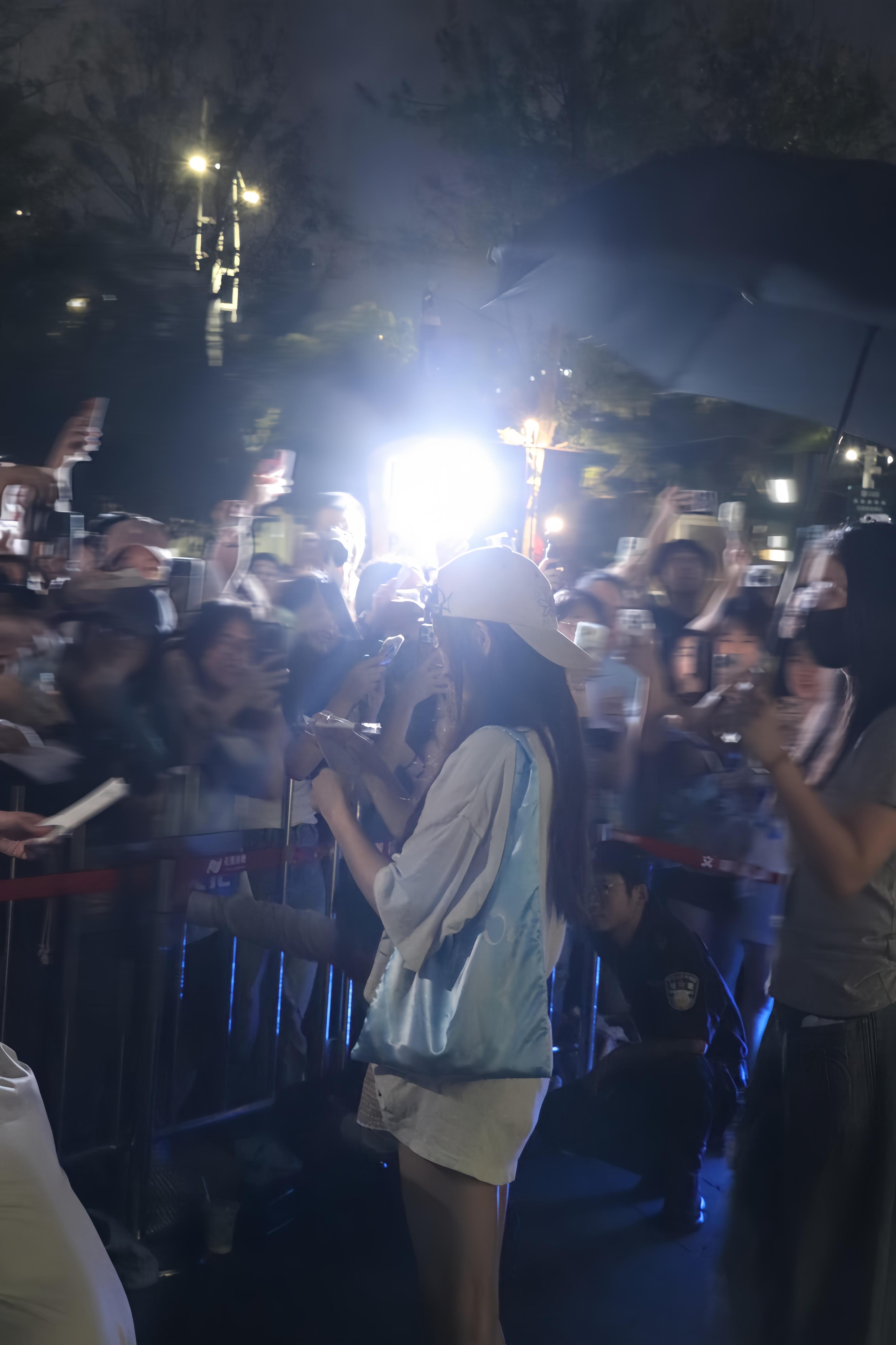 吴宣仪  wxy吴宣仪 她的海 20260821 杭州sd人潮拥挤我能感觉你（背