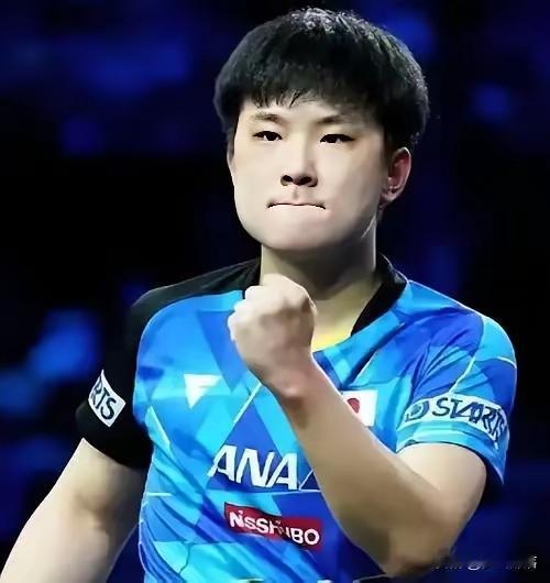 张本智和碰到直拍选手就晕了！伦敦世乒赛排位赛，张本智和分别与邱党和小勒布伦两位直