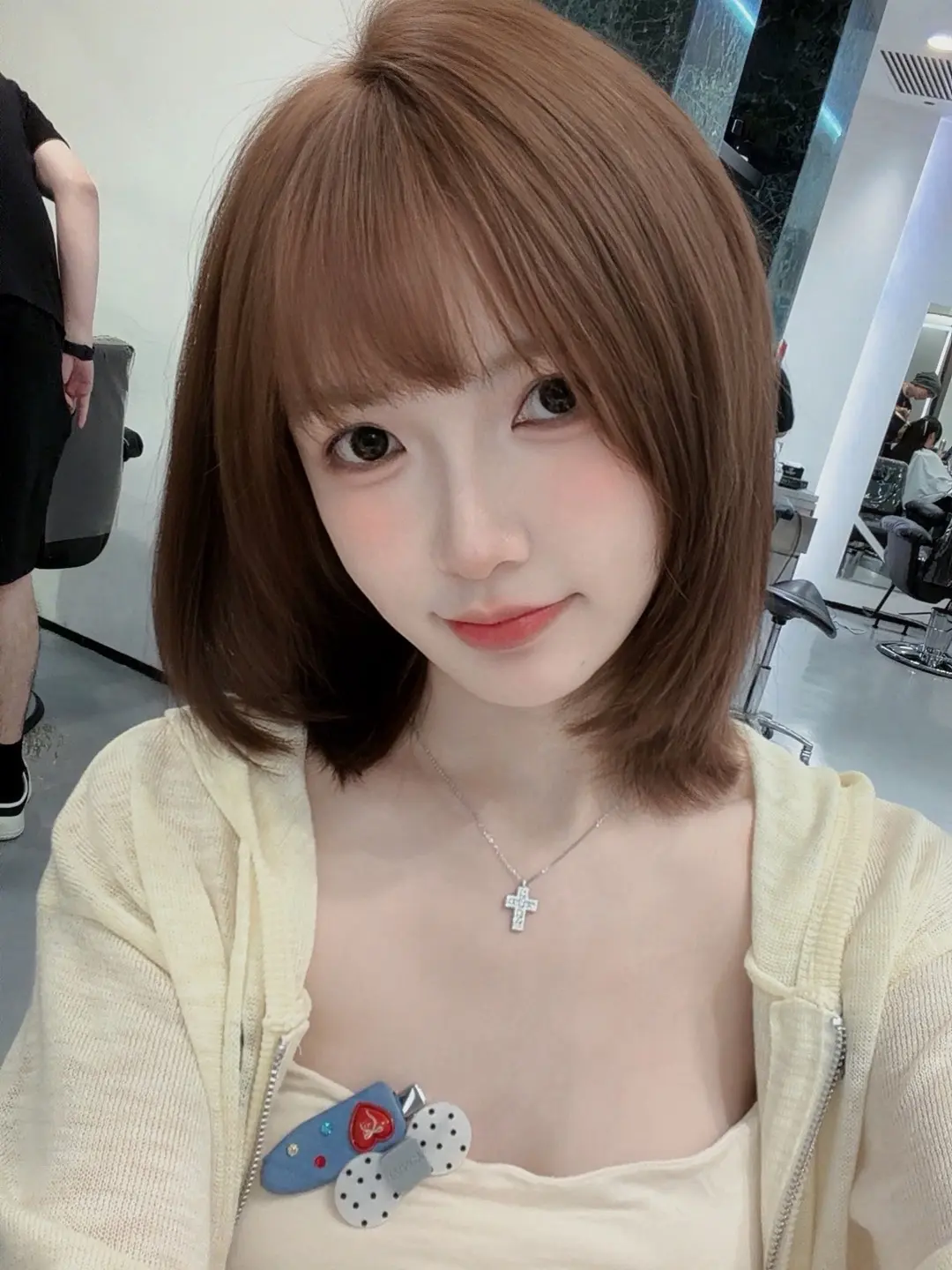 化身短发博主了。