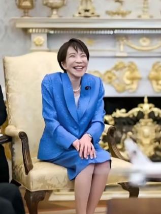 现役自卫队官员持刀非法入侵后，高市内阁保持了沉默，谁给他们这样的“勇气”。
小泉