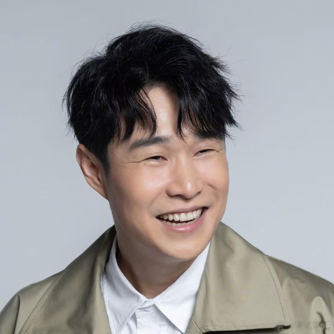 小沈阳厕所教曾辉唱歌姚琛听到曾辉要睡在练习室的反应 碎片时间也不浪费，在厕所就开