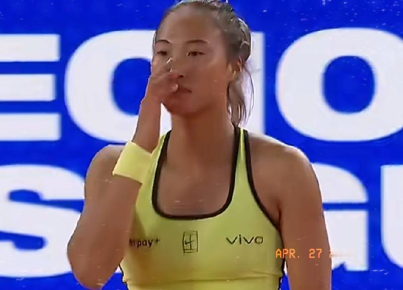 郑钦文又输莱巴金娜！
赛后双方比赛数据相差无几，水平应该不分上下，发挥也差不多。