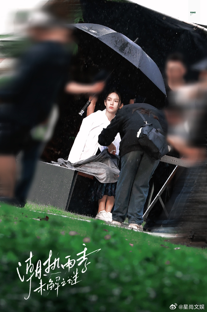 娱乐周也林诗兰像从雨雾里走出来的周也诠释创伤少女林诗兰周也把林诗兰身上那种脆弱阴