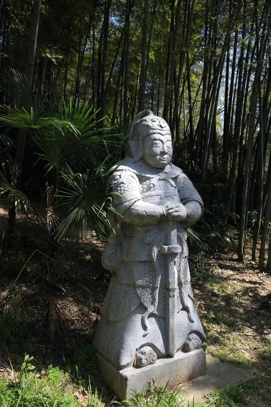 朱元璋是不是凤阳人还真有点争议。现在很多资料像《辞海》《辞源》都说他是濠州钟离（