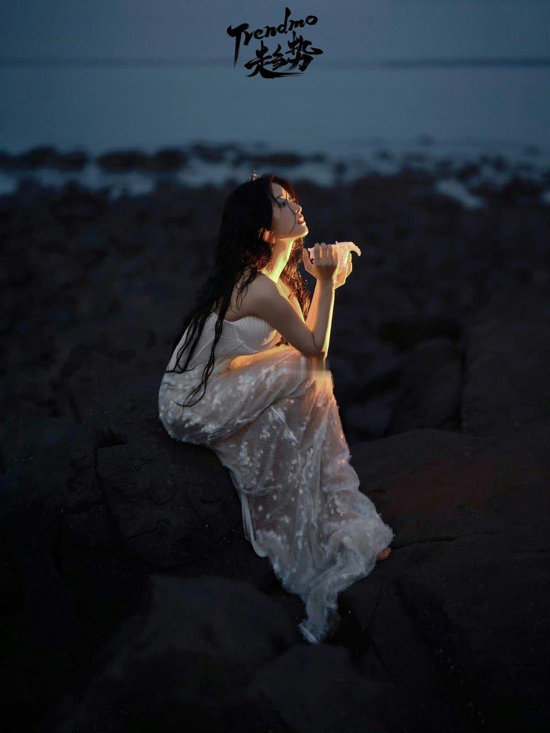 沈月美人鱼的身份藏不住了[憧憬]#沈月美人鱼写真# ​​​