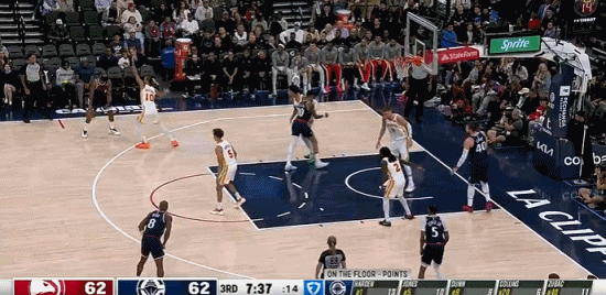 底角大空位三分~！！ ​​​