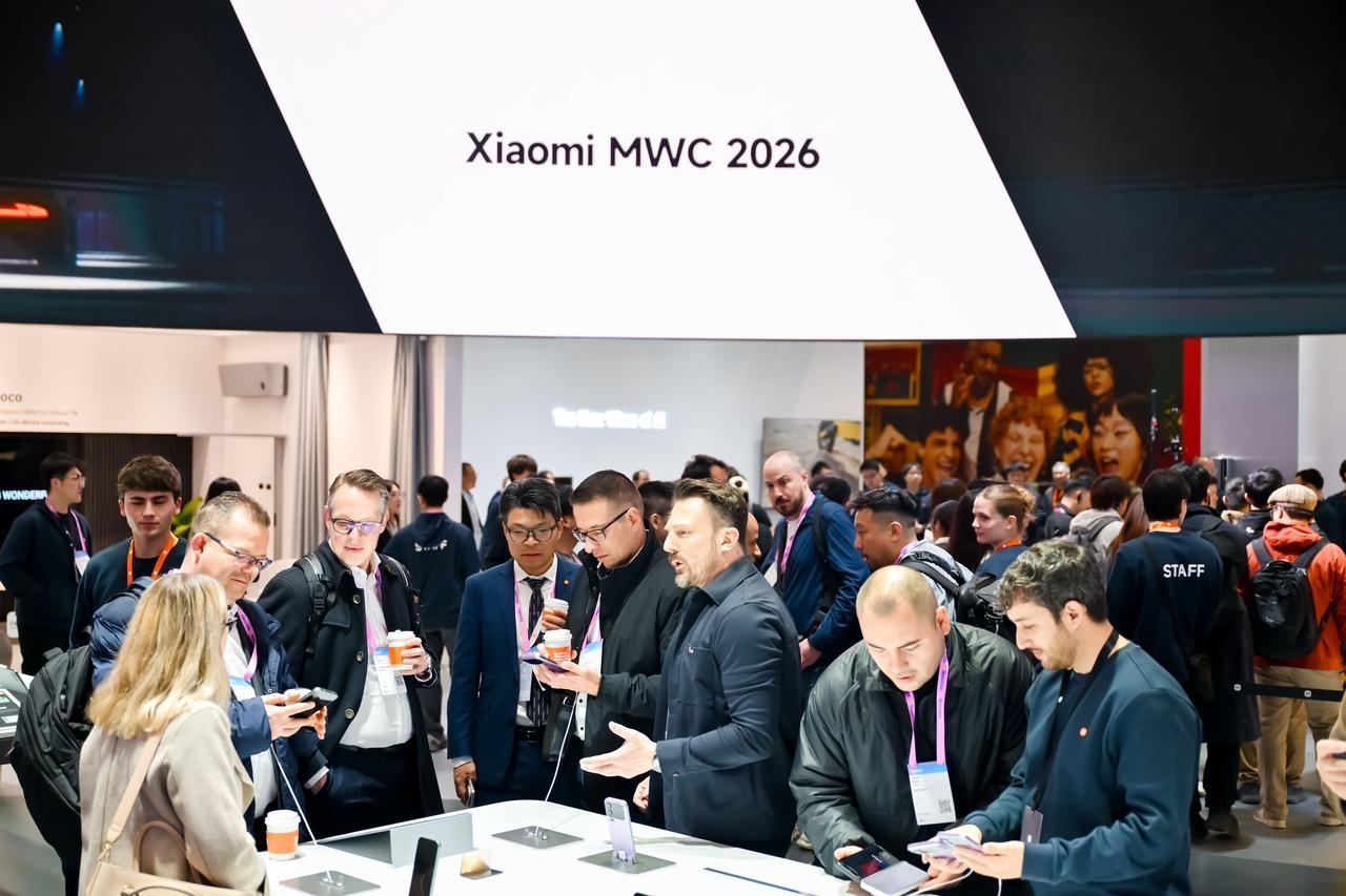 从MWC现场看小米展台人气爆棚，更能直观感受到AI生态的震撼。线上总在讨论海外A