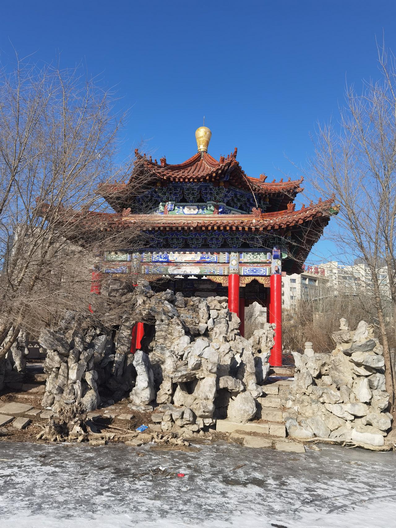 青城印记
这一组凉亭建筑拍摄于呼和浩特市青城公园。第一张是湖中亭，第二张是四季亭