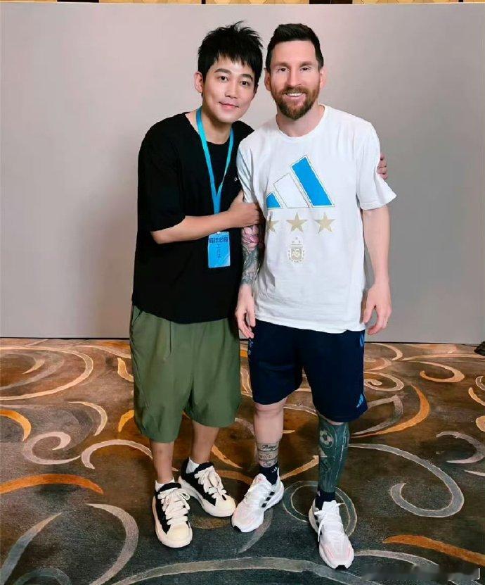 苏醒愿意为了世界杯和歌手请假苏醒这波太戳球迷了，工作可以缓一缓，世界杯四年一次不