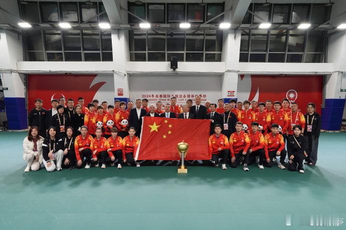 孙颖莎说属于团队的胜利最开心  2024年国际乒联成都混团世界杯落下大幕，中国乒