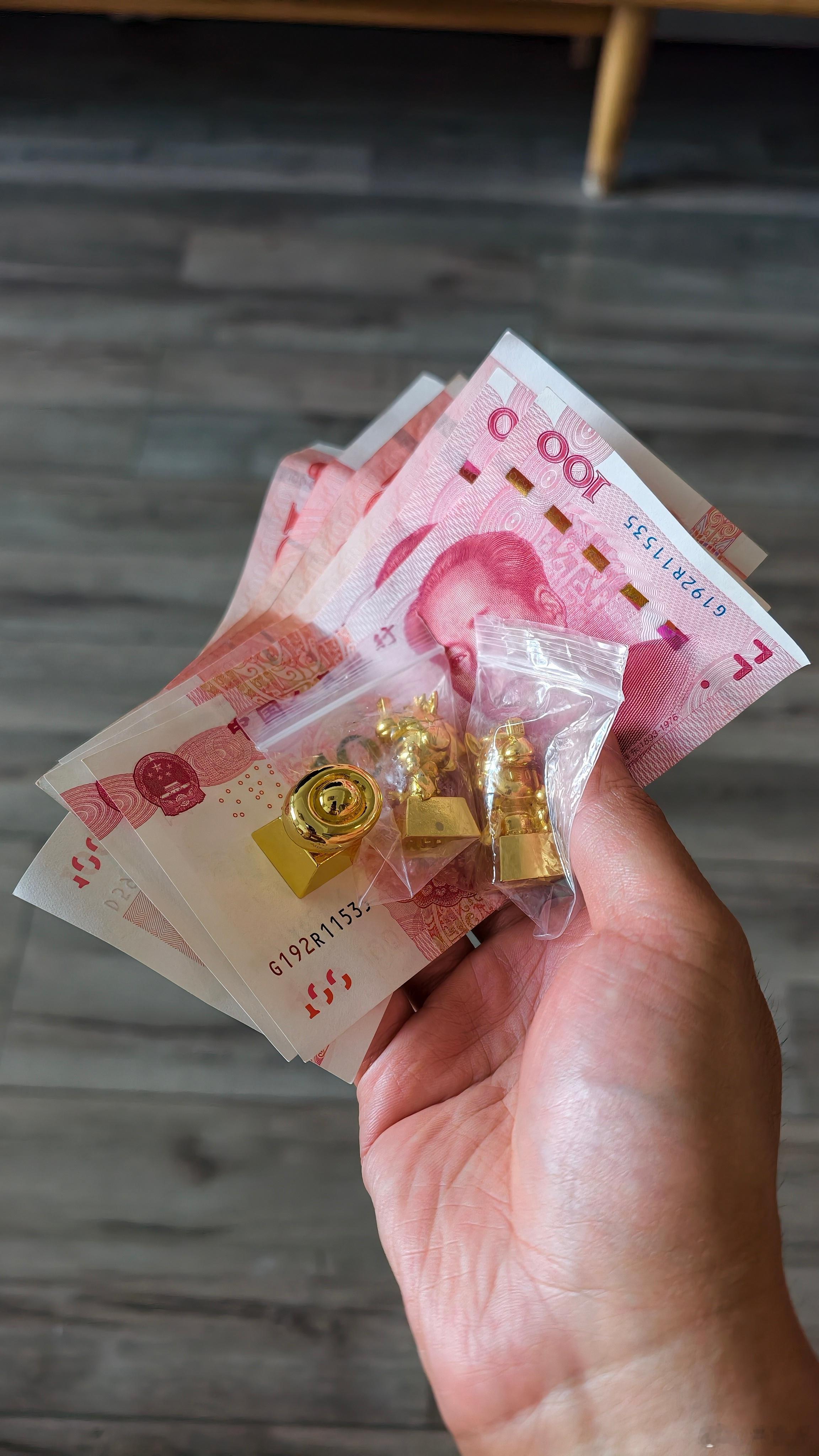 爸爸不收红包是全国统一的吗红包谁好意思收，我家俩闺女都是给现金的，不收会打击他们