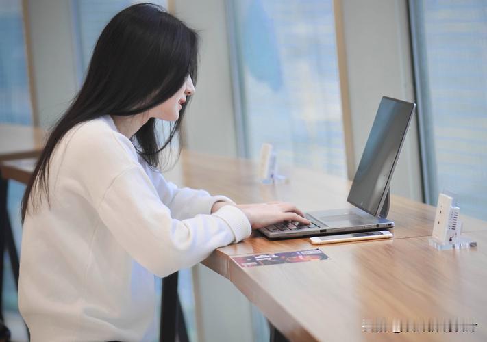 友友的话代表了不少人的心声，头条平台确实是人生的另一个大舞台，各个层次的人都能有