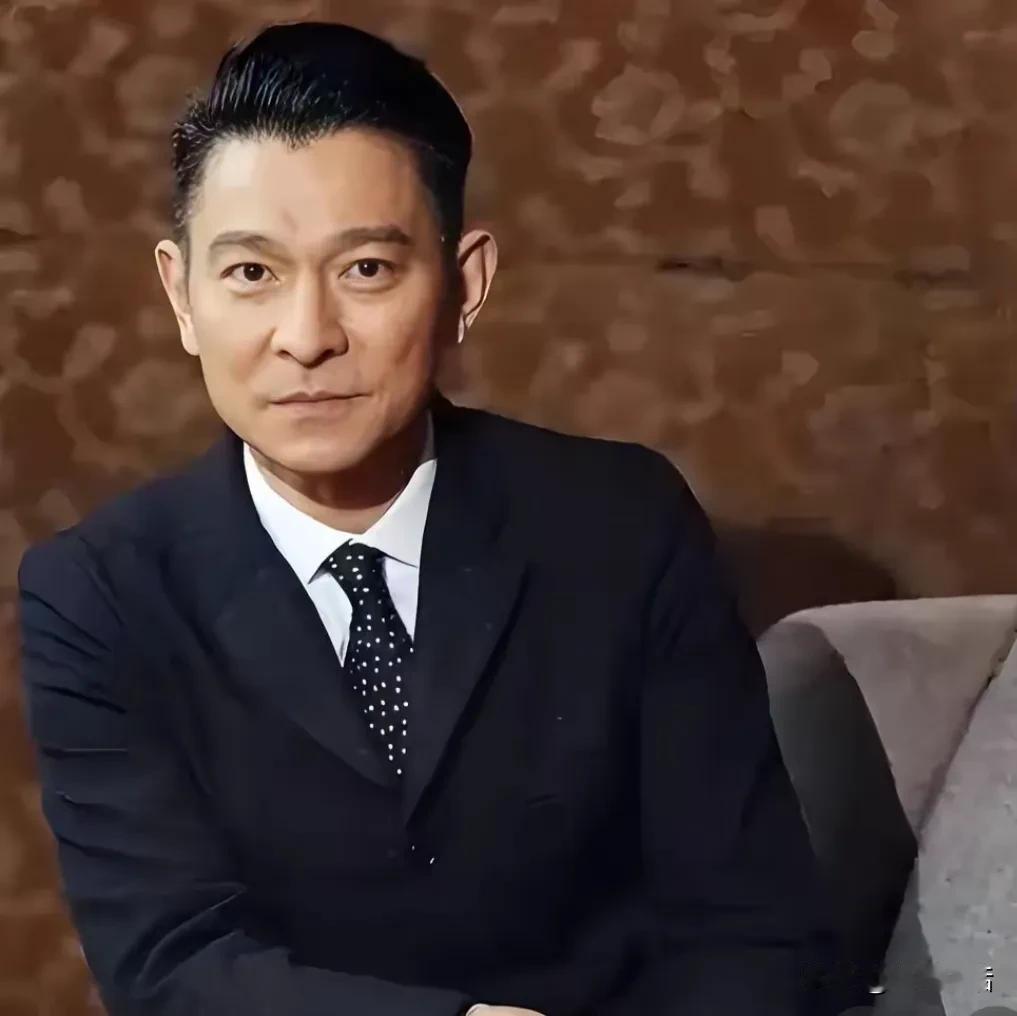 你喜欢著名演员刘德华的哪首歌？我最喜欢刘德华演唱的《中国人》，这首歌刘德华唱出了