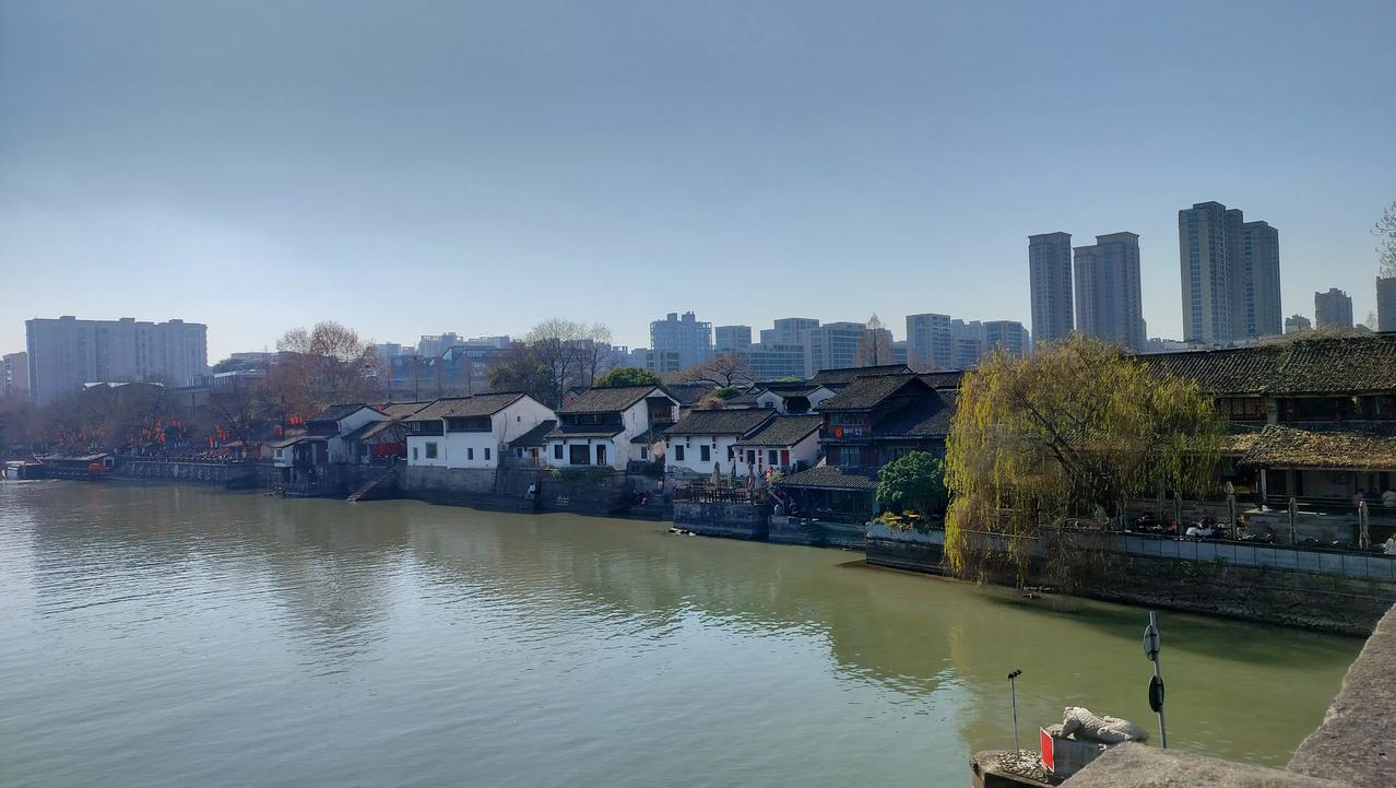 搬出儿子儿媳的家，心里不免有点心酸，儿子儿媳的窝，不仅搭上我和老公一辈子的积蓄，