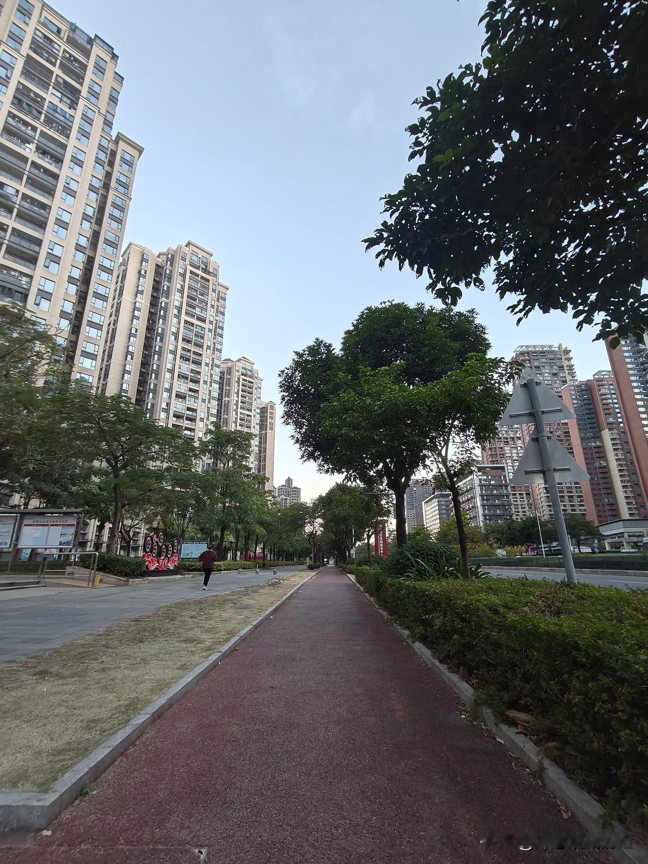 惠州大亚湾租房还是买房划算？
看到有个友友从深圳搬到惠州大亚湾，租了一套125平