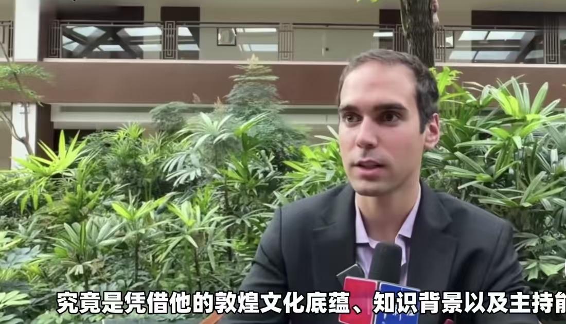 高薪招录外籍人员事件的启示是什么？

为了招聘录用一名会几句汉语的外国人，就以为