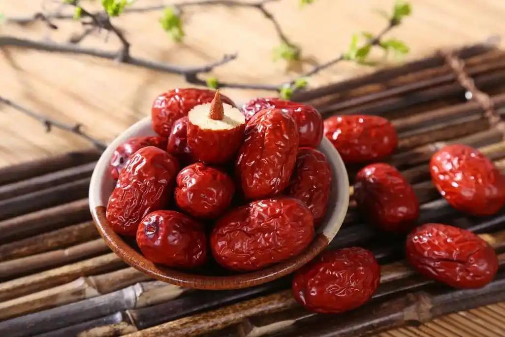 红枣又火了！医生提醒：糖尿病人常吃，血糖或出现波动

最近，红枣又火了！无论是炖
