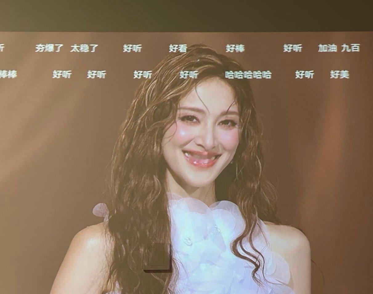 陈凯琳好会唱今天浪姐的《雨爱》舞台可以给到一个夯，耳朵一下就被净化了 我一直盯着