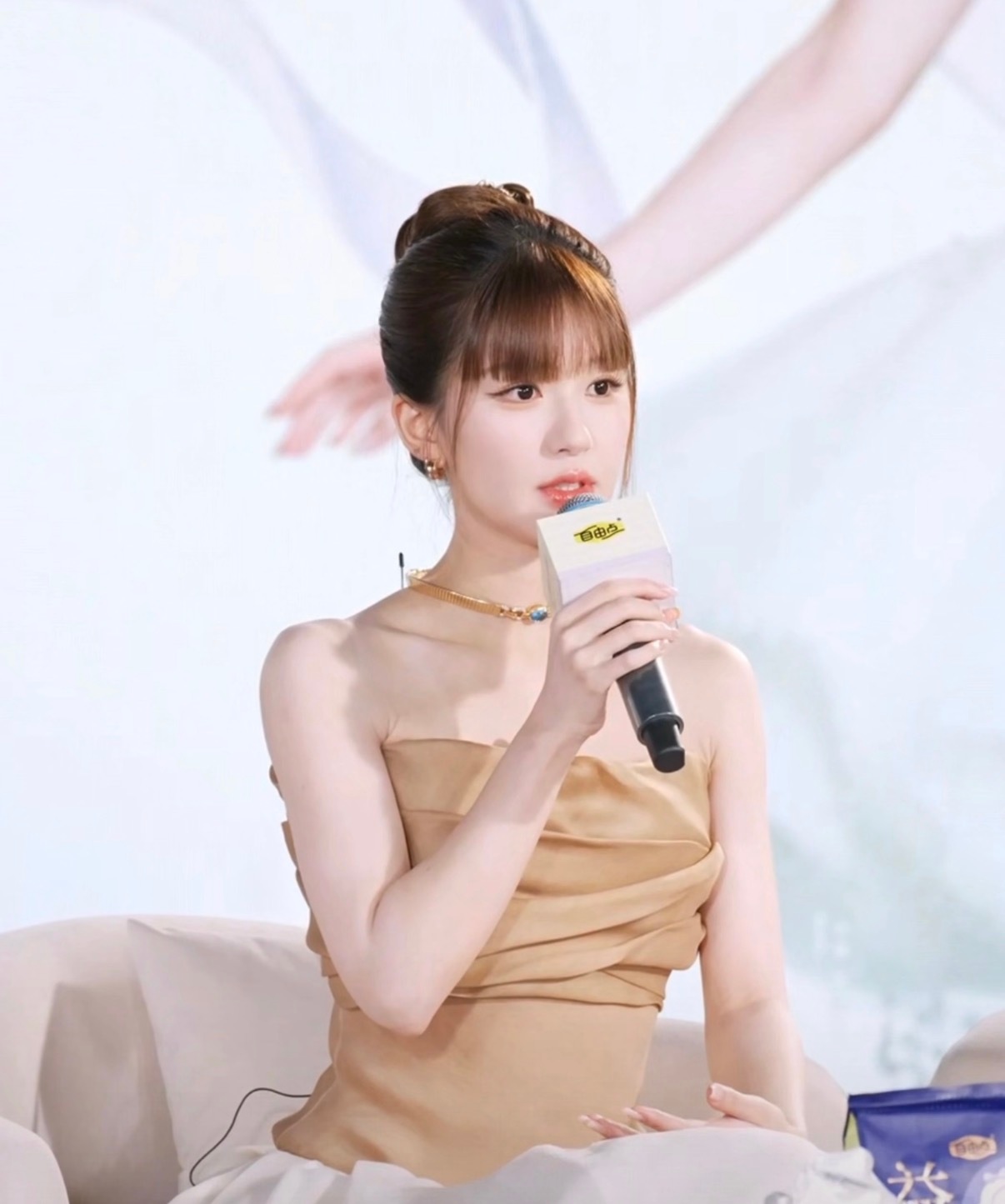 诶。。想把她吃掉呀 🥹赵露思