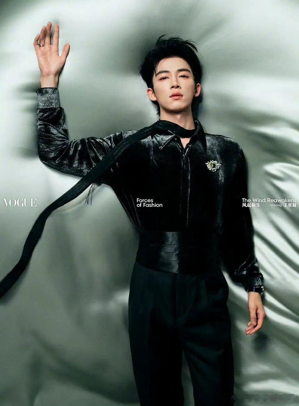 王星越张康乐周翊然 VOGUE 创意大片，三个 00 生谁的表现力最好？ ​​​