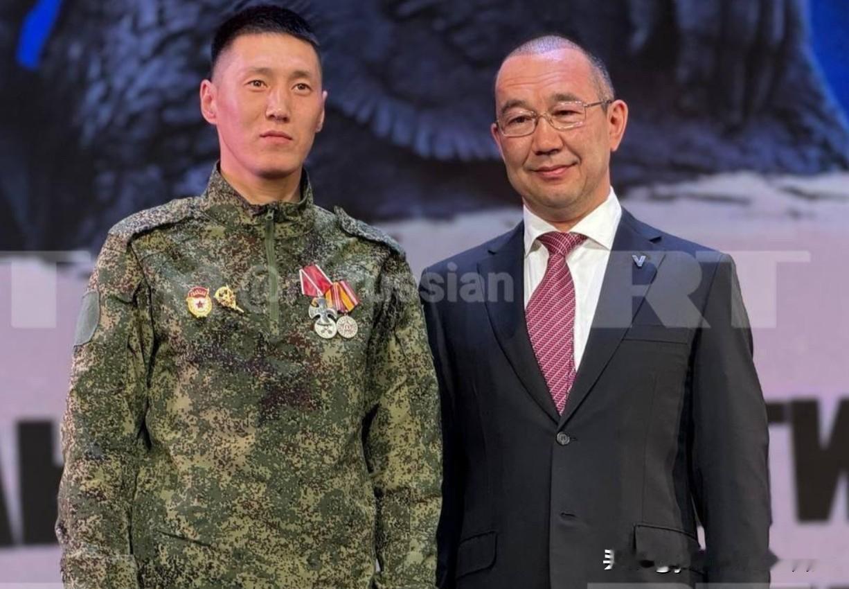 照片中这名土兵长得像中国人，其实他是俄军雅库特士兵杨·德米特里耶夫！
    俄