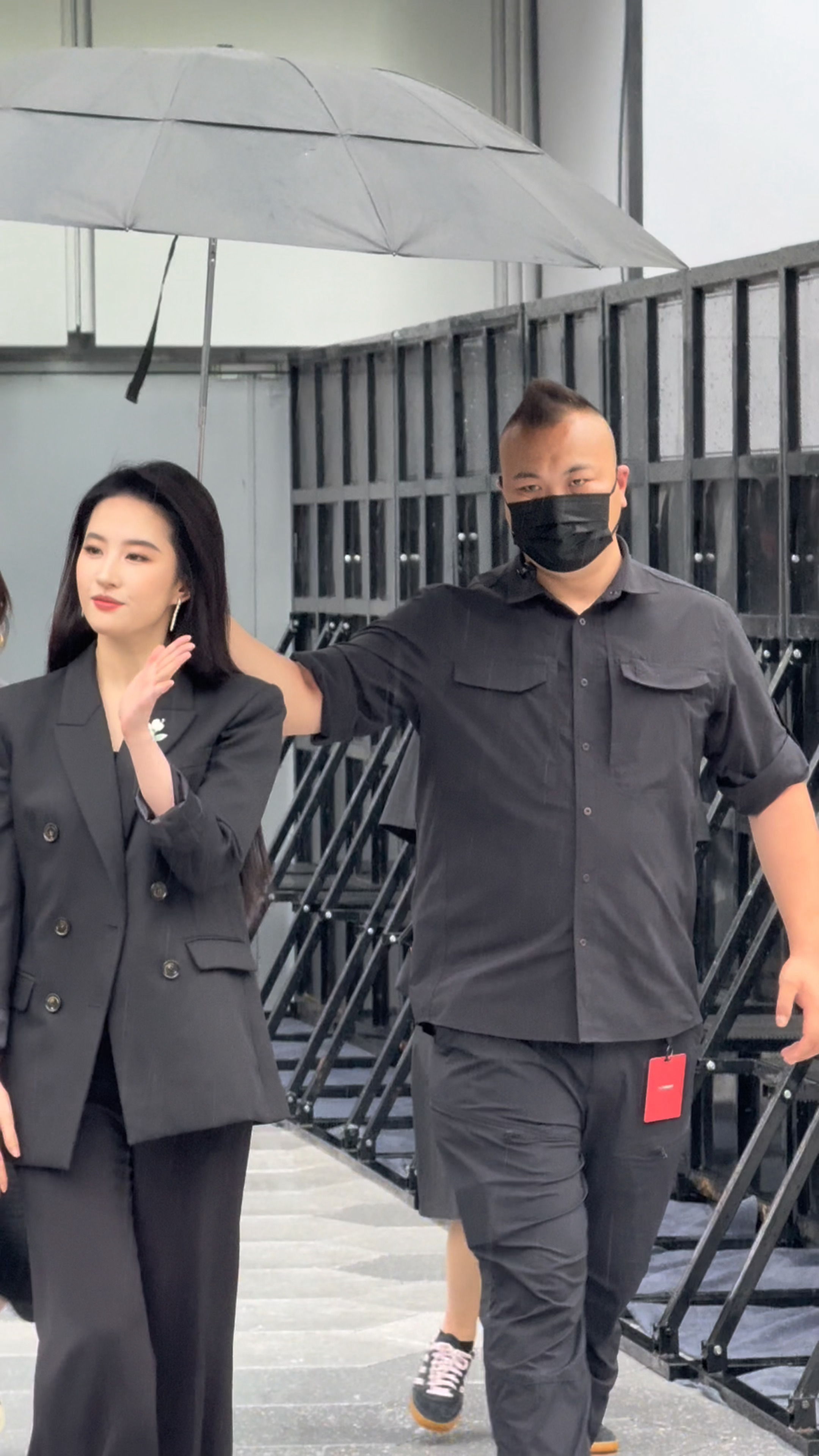 刘亦菲今日线下活动丨霸道女总裁来了 刘亦菲成都活动 刘亦菲素颜穿79.8元防晒衣